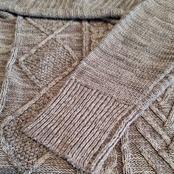 Mossimo - Woman Pull Over Sweater Size Medium. - Picture 6 of 6